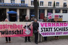 Vorfeldaktion vor dem Bayerischen Hof